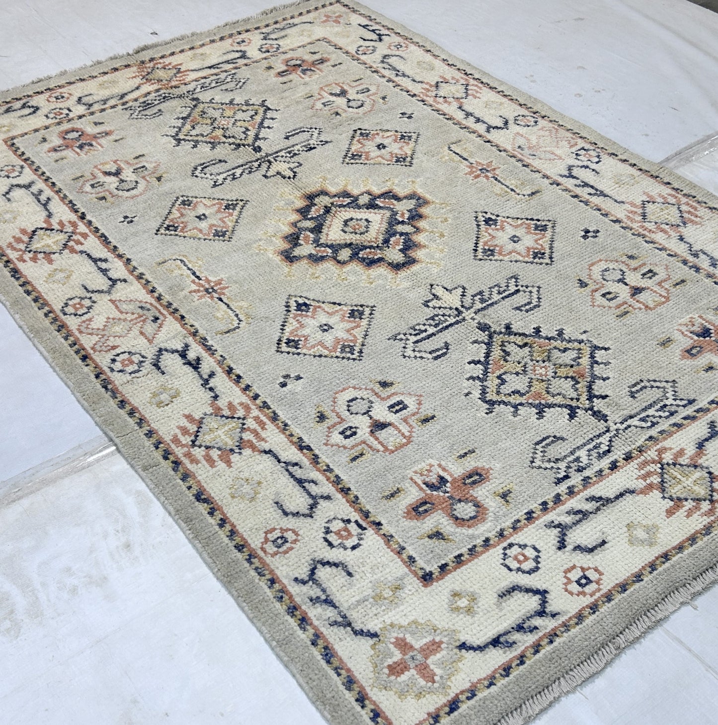 Silver & Ivory Premium Handwoven Pure Wool Kotan Rug, 4ft 0in x 6ft 1in