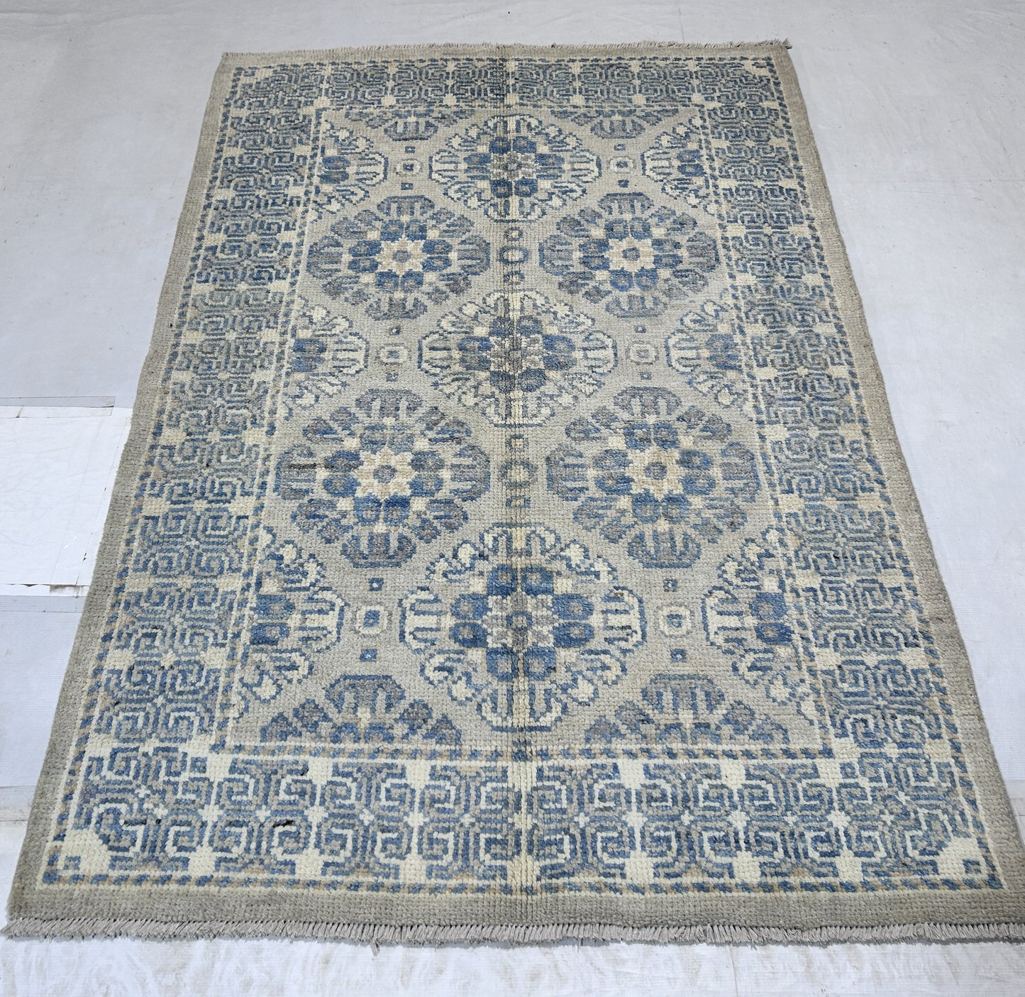 Silver & Ivory Premium Handwoven Pure Wool Kotan Rug, 4ft 1in x 6ft 2in