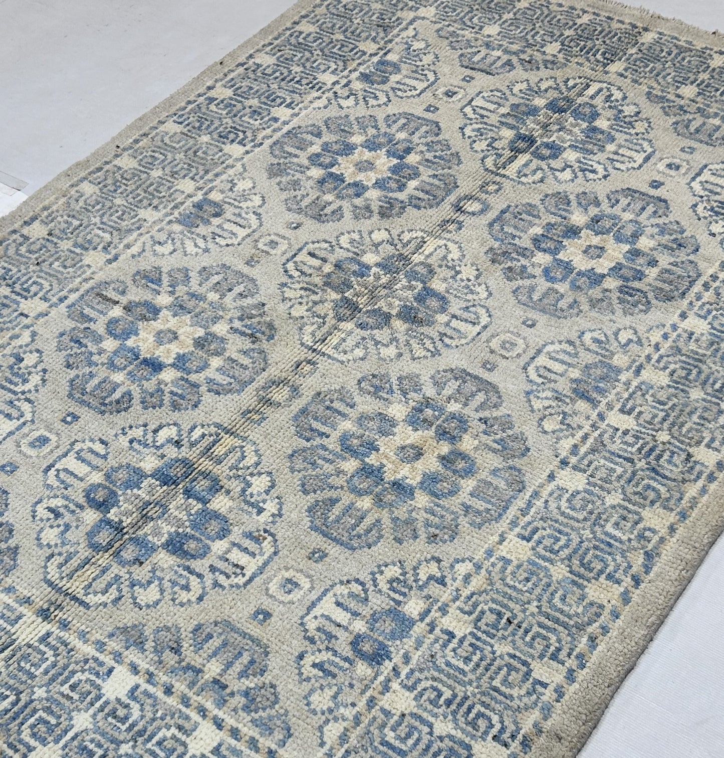 Silver & Ivory Premium Handwoven Pure Wool Kotan Rug, 4ft 1in x 6ft 2in