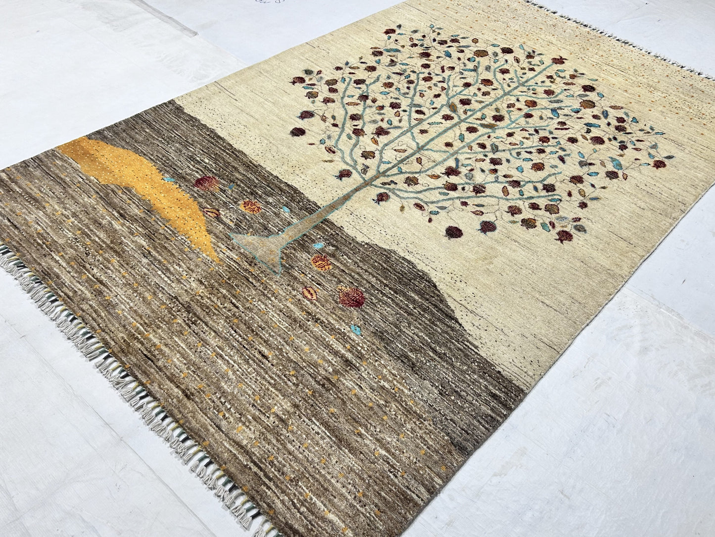 Ivory & Beige Premium Handwoven Pure Wool Gaba Rug, 5ft 1in x 8ft 1in