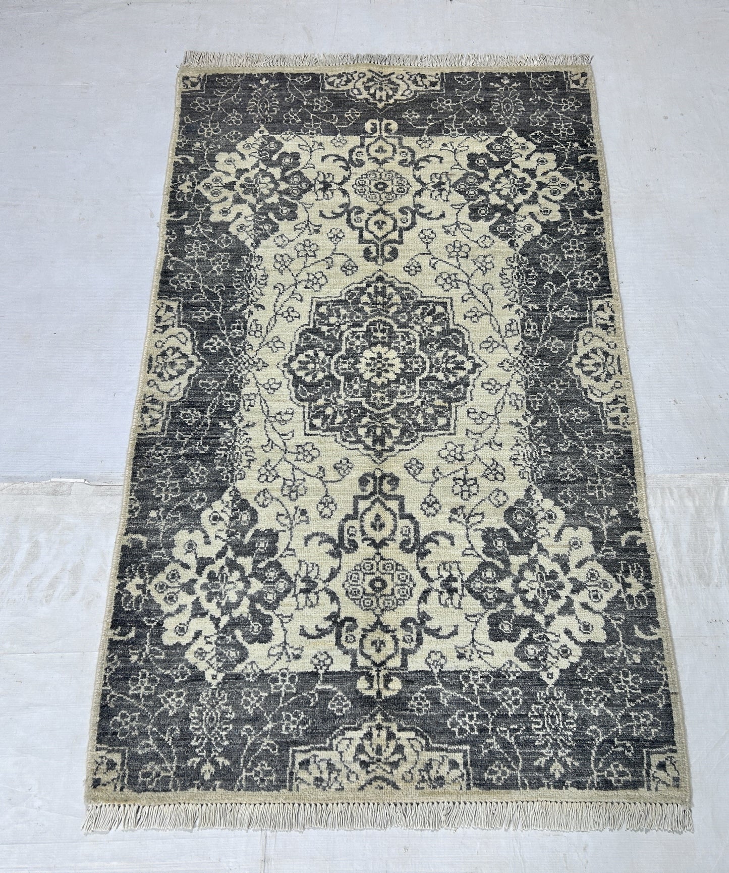 Ivory & Grey Premium Handwoven Pure Wool Chobrang Rug, 3ft 0in x 5ft 0in