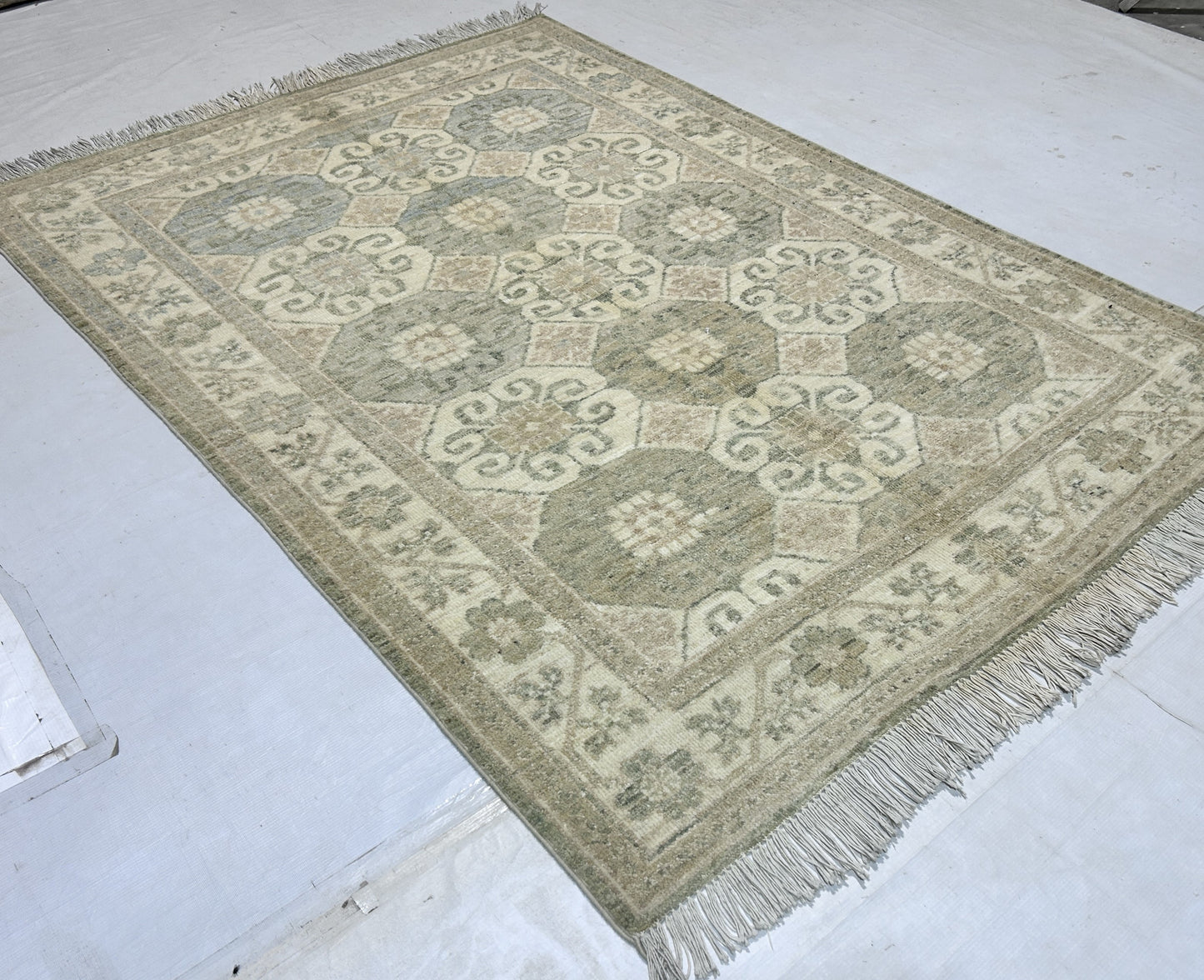 Green & Ivory Premium Handwoven Pure Wool Kotan Rug, 4ft 0in x 5ft 10in