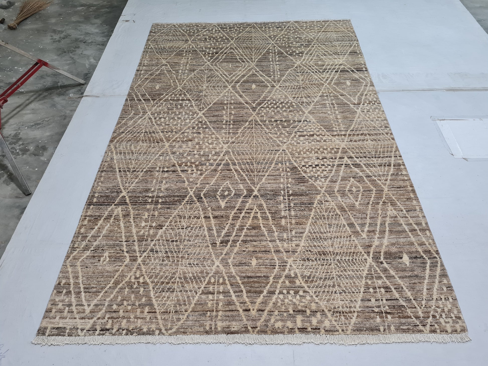 brown & beige premium handwoven pure wool moroccan rug, 5ft 10in x 8ft 11in