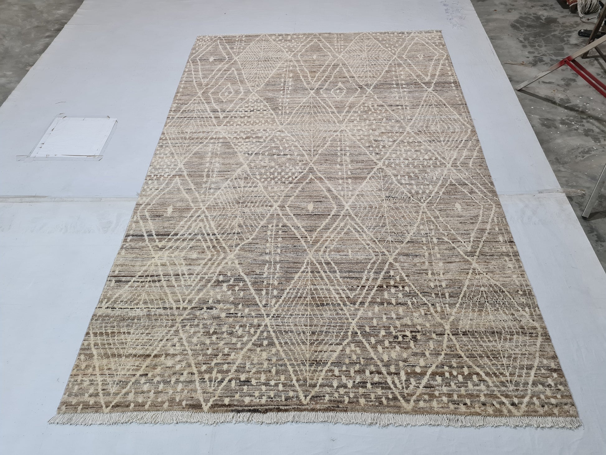 brown & beige premium handwoven pure wool moroccan rug, 5ft 10in x 8ft 11in