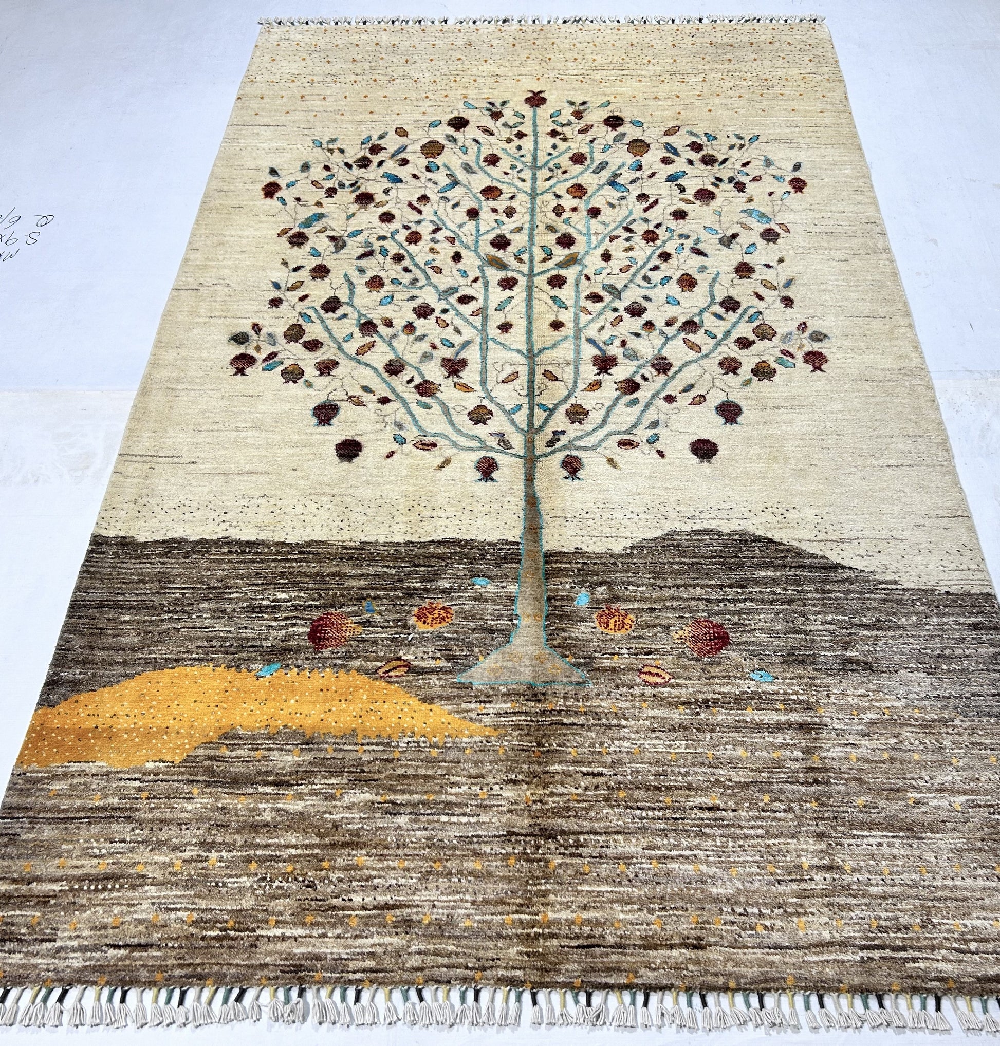 ivory & beige premium handwoven pure wool gaba rug, 5ft 1in x 8ft 1in