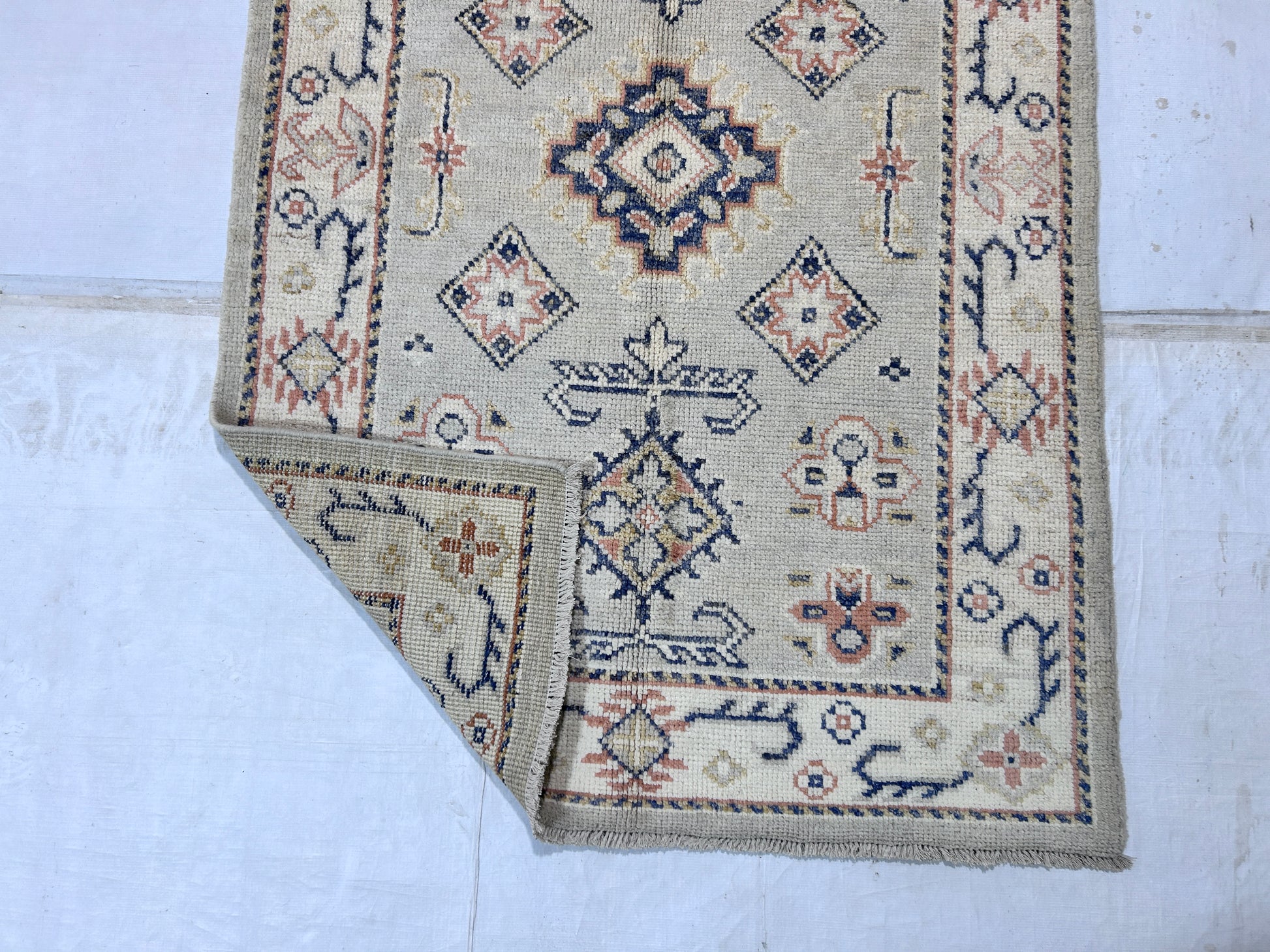 silver & ivory premium handwoven pure wool kotan rug, 4ft 0in x 6ft 1in