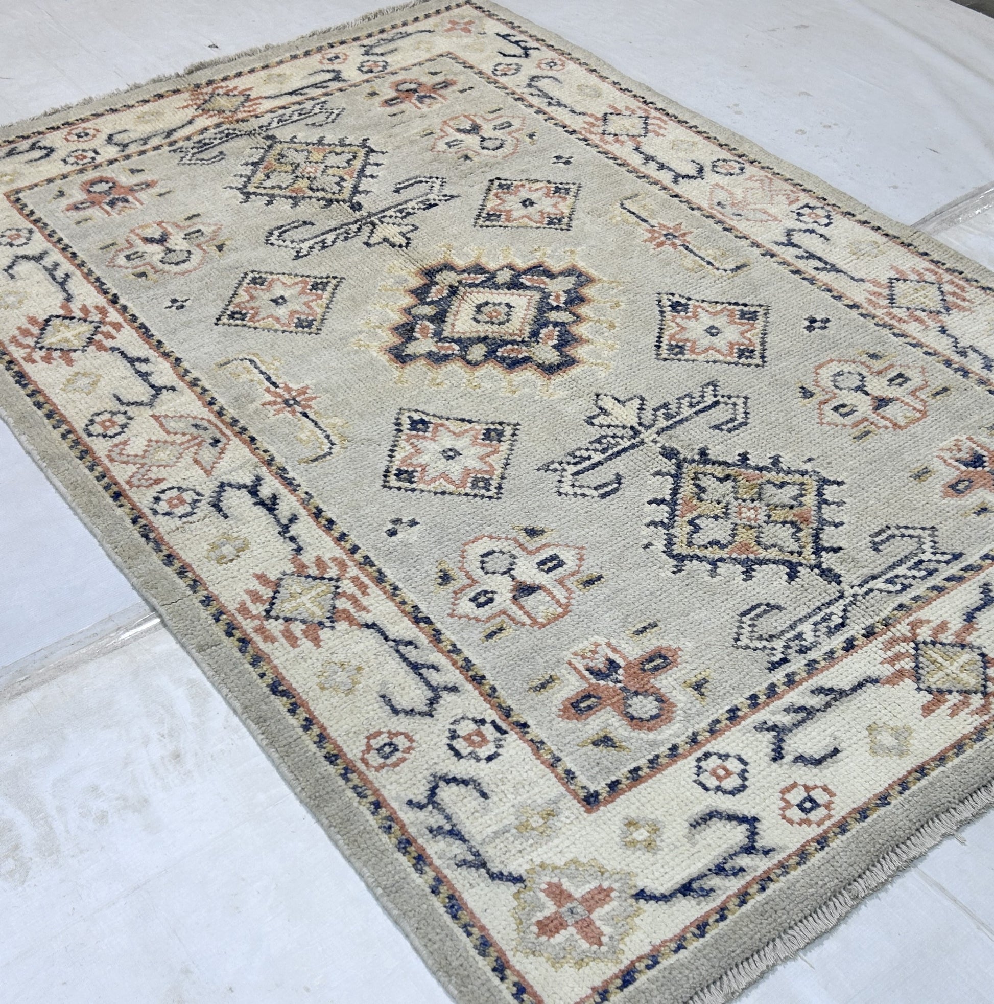 silver & ivory premium handwoven pure wool kotan rug, 4ft 0in x 6ft 1in