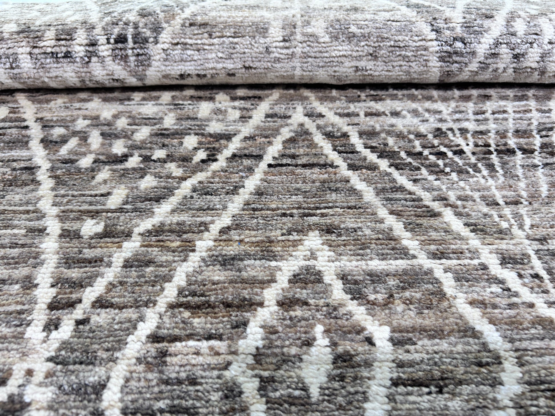 brown & ivory premium handwoven pure wool moroccan rug, 2ft 6in x 6ft 3in