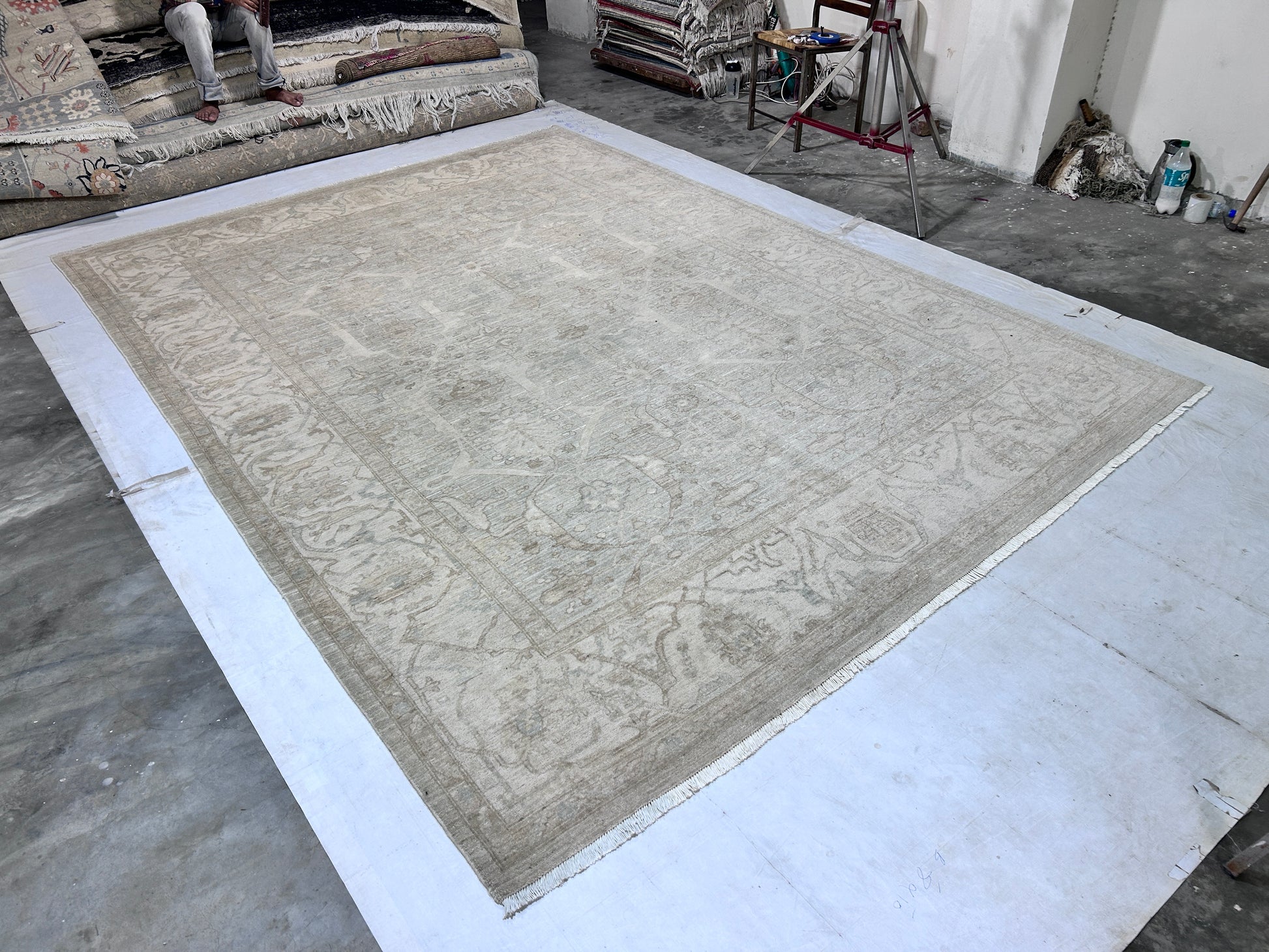silver & beige premium handwoven pure wool chobrang rug, 8ft 10in x 12ft 3in
