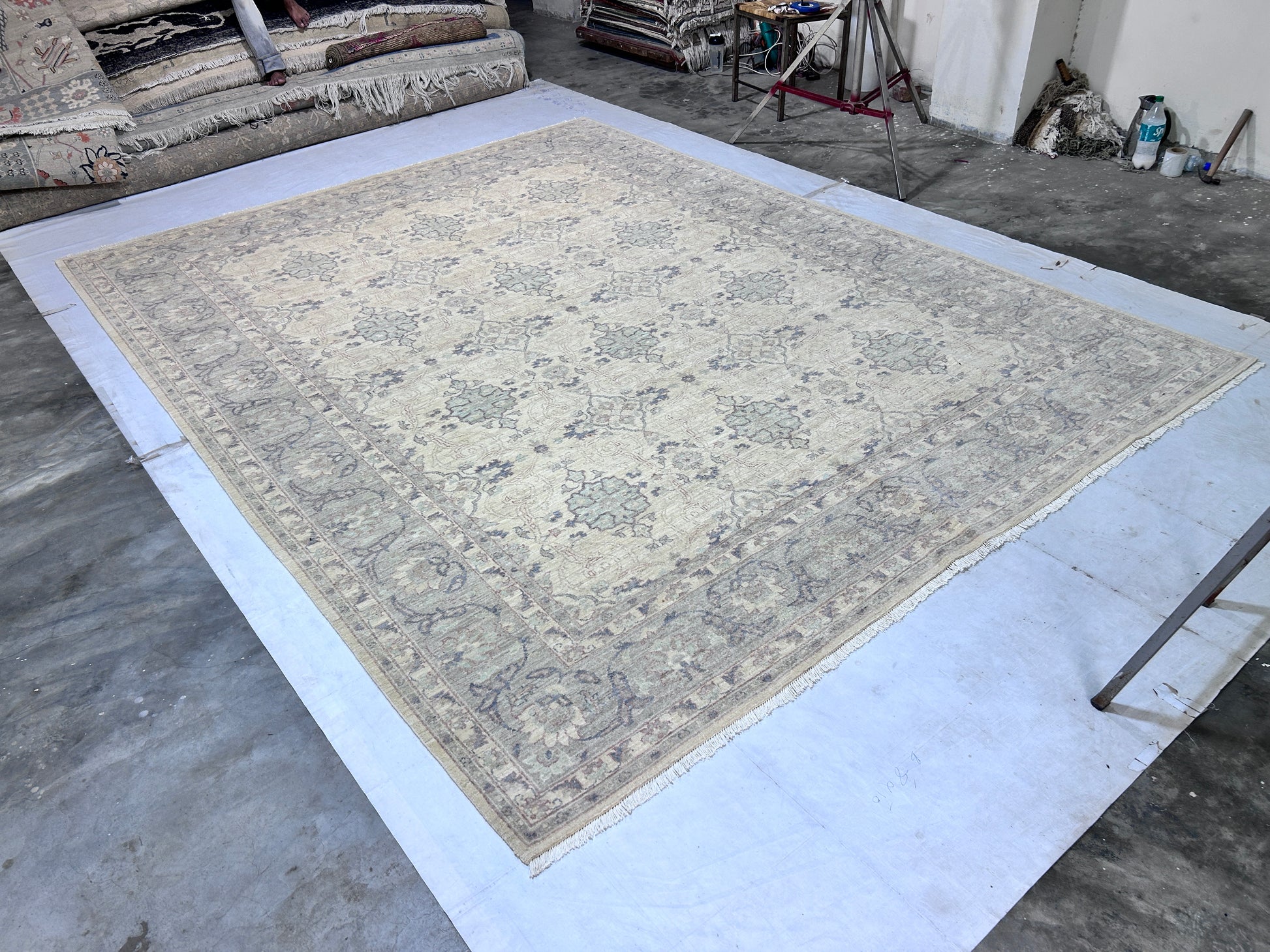 ivory & silver premium handwoven pure wool chobrang rug, 9ft 0in x 11ft 10in