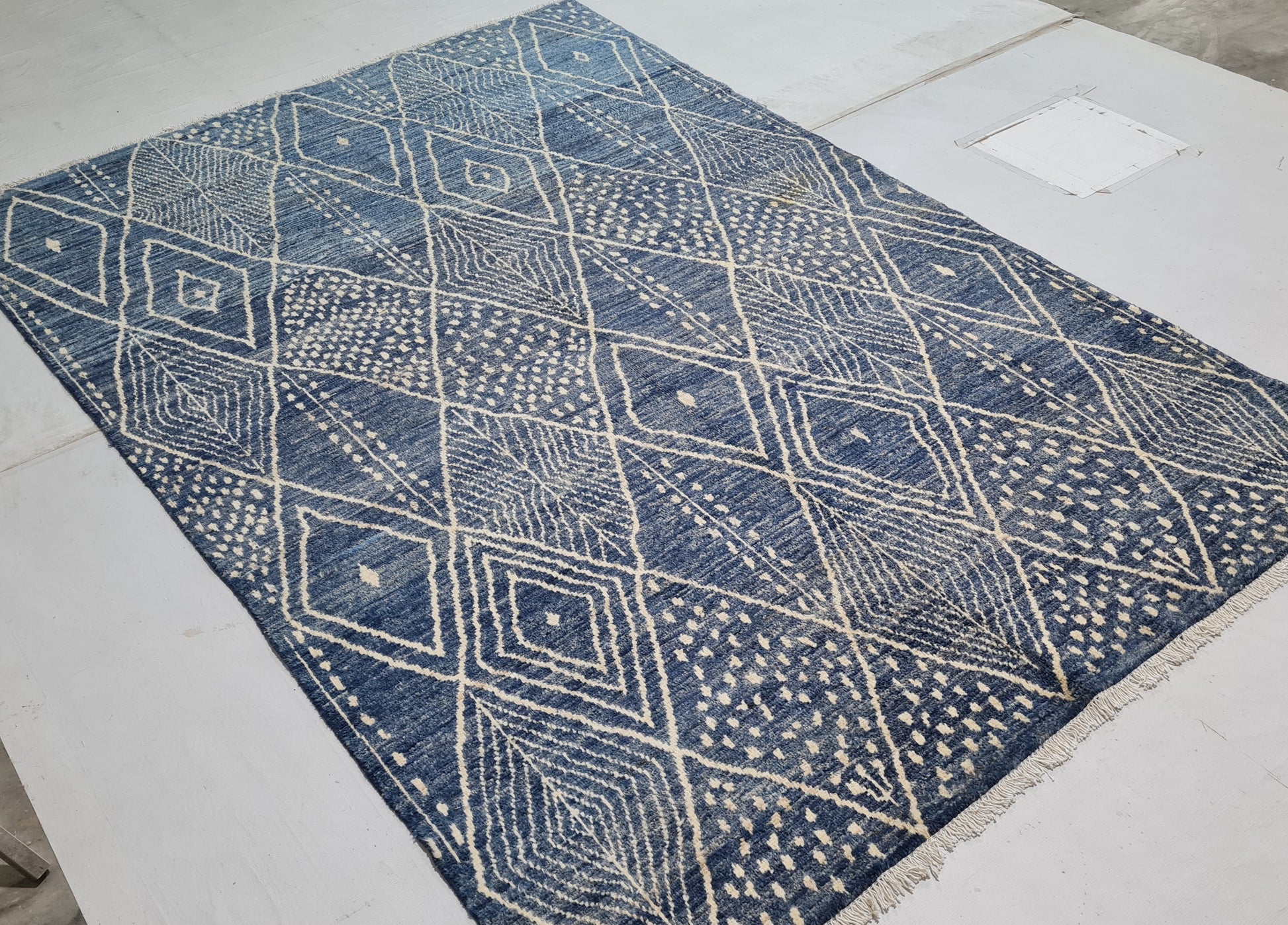 blue & beige premium handwoven pure wool moroccan rug, 5ft 10in x 8ft 10in