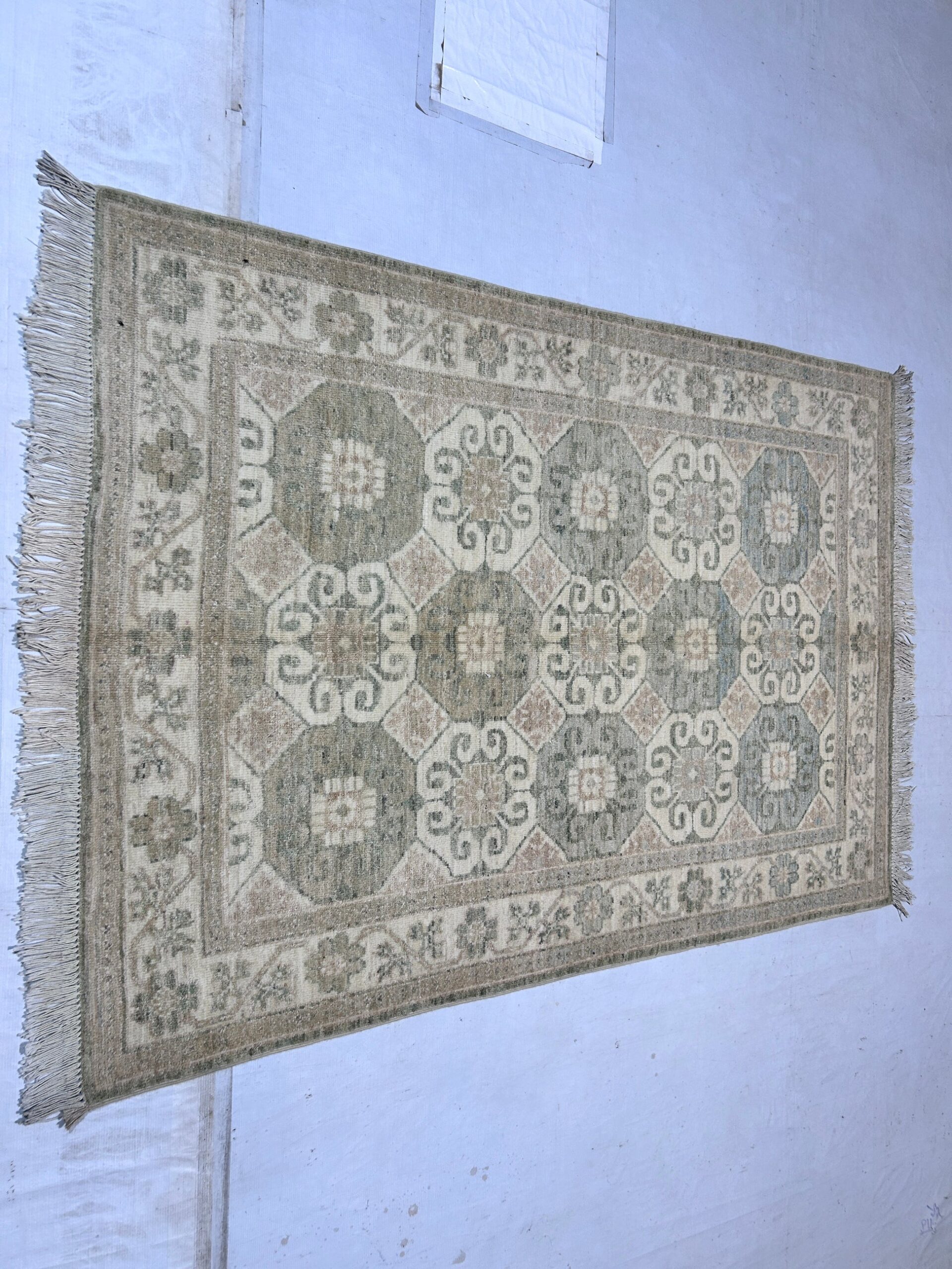 green & ivory premium handwoven pure wool kotan rug, 4ft 0in x 5ft 10in