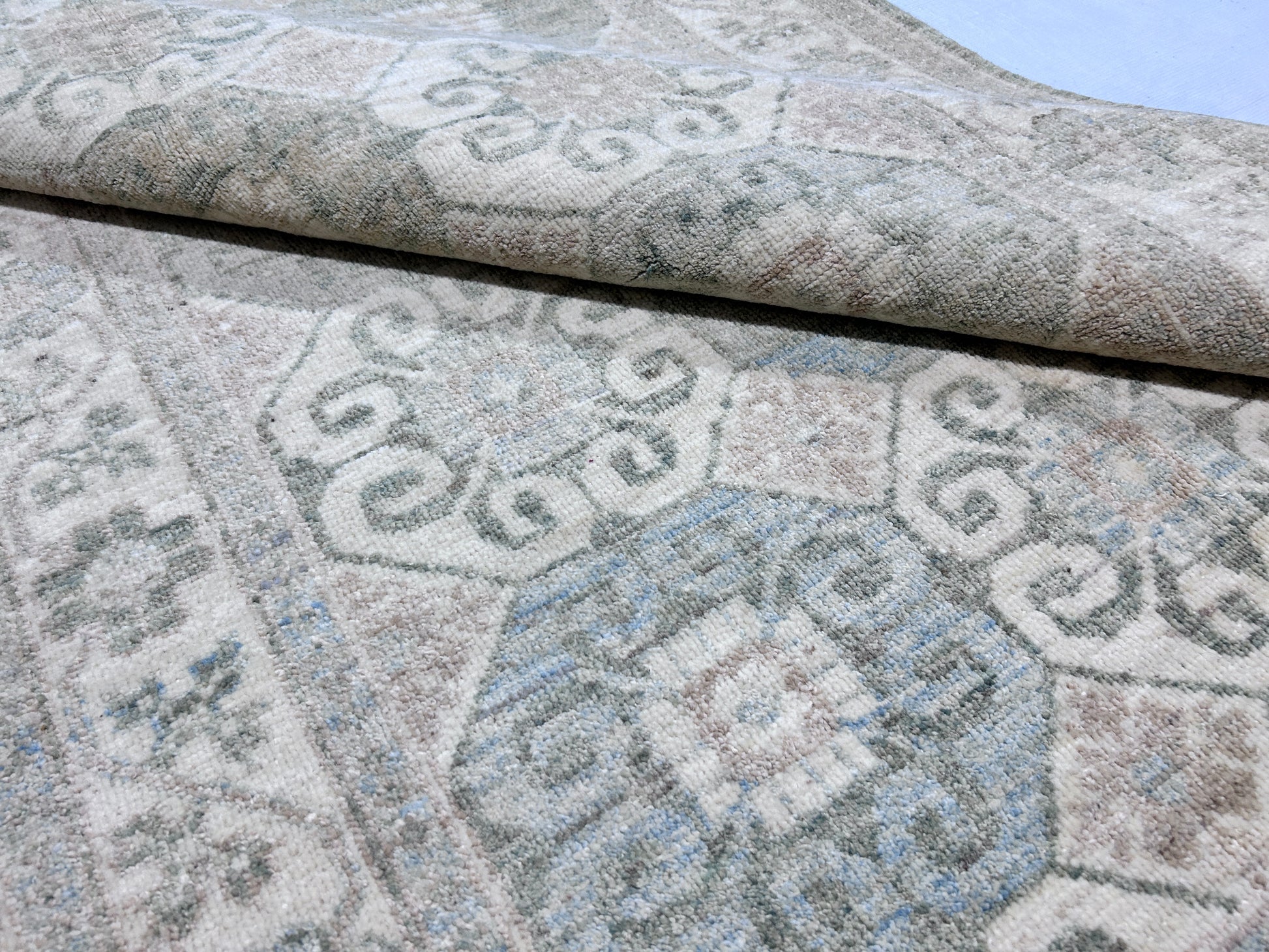 green & ivory premium handwoven pure wool kotan rug, 4ft 0in x 5ft 10in