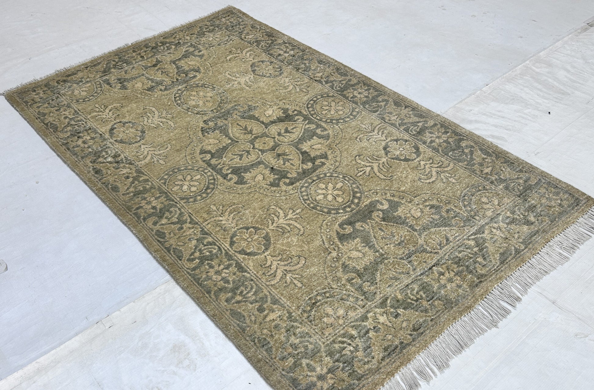 tan & charcoal premium handwoven pure wool chobrang rug, 3ft 0in x 5ft 1in